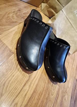 Сабо женские черного цвета от pull and bear