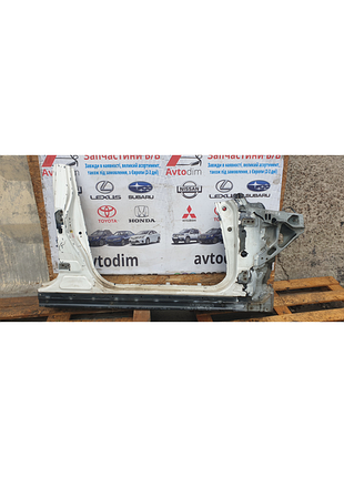Стойкая кузова центральная правая белая 6131153030 lexus is 2005-2013