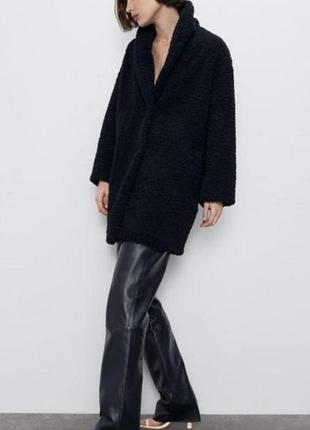 Жіноча шуба букле ,базова,чорна від zara