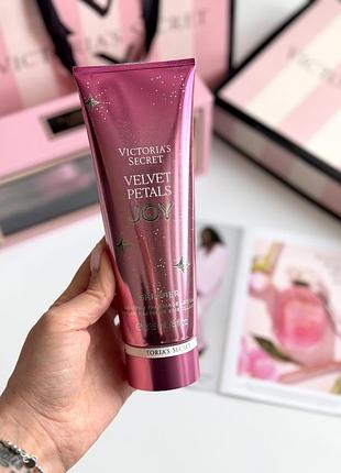 Лосьйон для тіла з шиммером velvet petals joy victoria’s secret