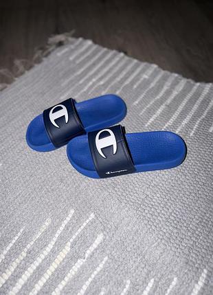 Фірмені шльопанці