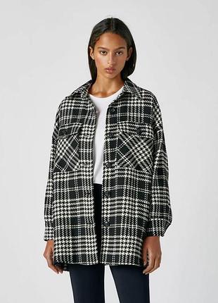 Пальто в клітинку pull&bear куртка