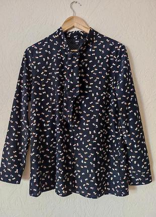 Uniqlo, блуза, черный цвет, маленькие разноцветные сердечком, завязывать можно как галстук или бант