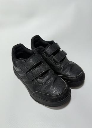 Adidas — брендовані кросівки 20 см