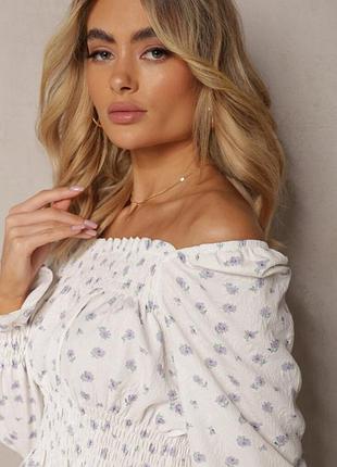 Бело-фиолетовая блузка с рукавами-рюшами и эластичным поясом naliaria