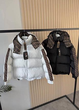 Куртка коротка з капюшоном fendi холофайбер біла та чорна з монограмою