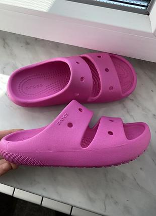 Дитячі рожеві шльопанці crocs classic sandal v2 c13 (30-31р)