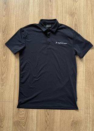 Футболка поло peak performance чорна з коротким рукавом та білим логотипом на грудях м m