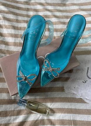 Босоніжки uno shoes