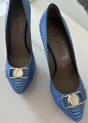 Туфлі босоніжки versace