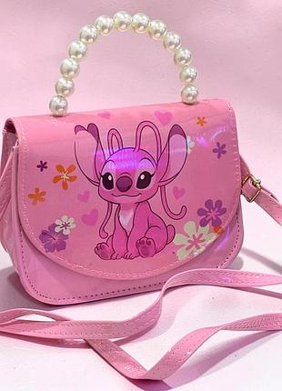 Детская розовая сумочка стич stitch с ручкой из жемчужных бусин и длинным ремешком через плечо 17×12×7 см