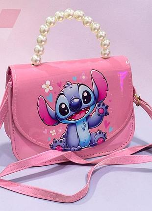 Детская розовая сумочка стич stitch с ручкой из жемчужных бусин и длинным ремешком через плечо 17×12×7 см