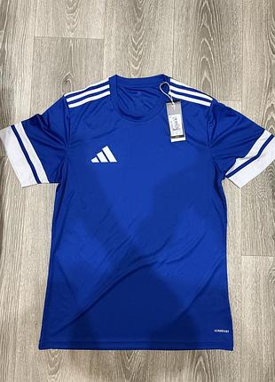 Нова футболка adidas , у синьому кольорі , в розмірі м