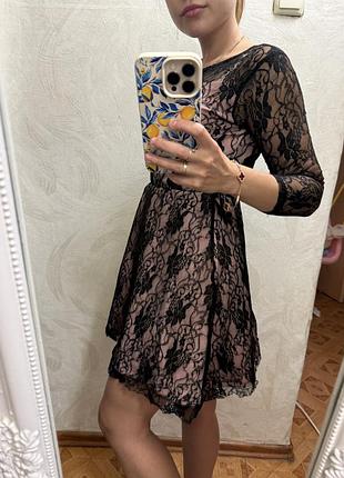 Маленька сукня з мереживом