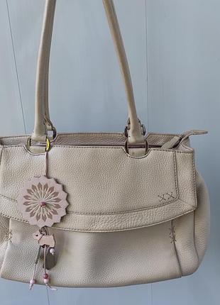 Бежевая кожаная сумка radley london