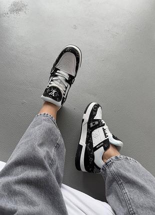 Louis vuitton trainer sneaker white / black
