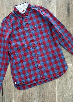 Мужская рубашка в клетку с длинным рукавом levi’s. размер s