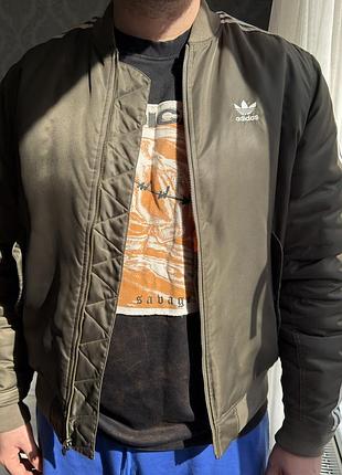 Бомбер adidas originals (haki/green)