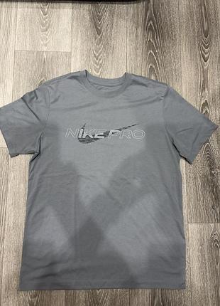 Футболка nike pro , у сірому кольорі , в розмірі м