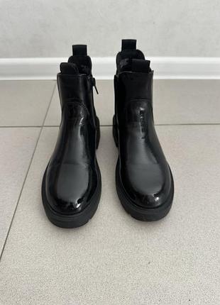 Ботинки zara, черные лаковые, на змейке