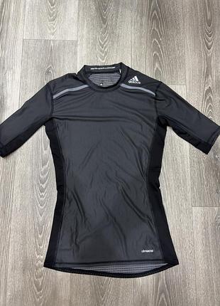 Компресійна футболка adidas techfit, у чорному кольорі , в розмірі м