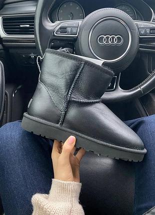Ugg classic mini leather black