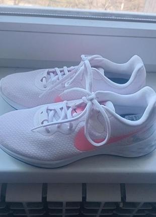 Новые женские кроссовки nike revolution беговые. купленные в ниндзя