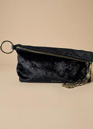 Бархатный клатч charles &amp; keith с золотой фурнитурой