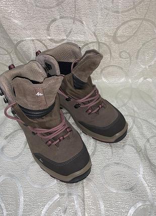 Як нові. жіночі трекінгові черевики quechua trek 100 waterproof від бренду decathlon.