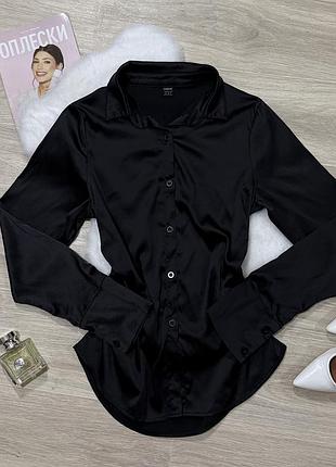 Сорочка блуза атласна збоку зборки бренду shein ♠️