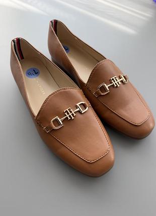 Стильні жіночі лофери tommy hilfiger коричневого кольору / коричневий / розмір us 7,5 , європейський 38–38.5. осінь весна зручні стильні повсякденні