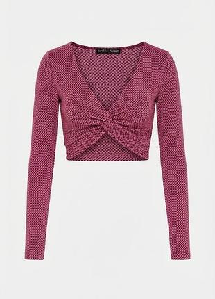 Топ кроп-топ bershka розовый с черным узором, длинным рукавом и глубоким вырезом