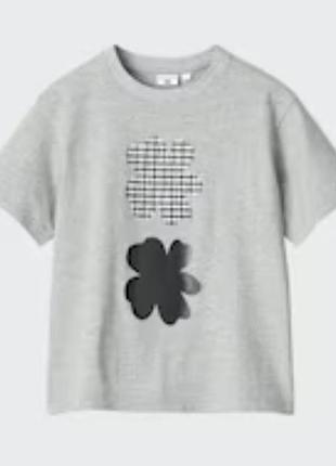 Футболка с цветками uniqlo