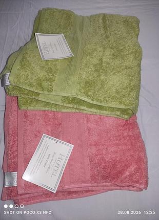 Махровые полотенца из коллекции hotel luxury linen collection.