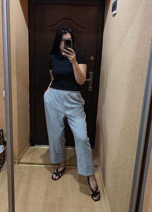 Стильні брюки від zara з високими підкатами