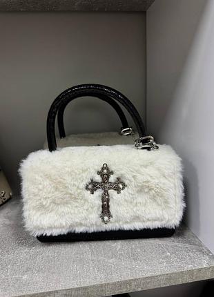 Белая пушистая сумка chrome hearts через плечо opium