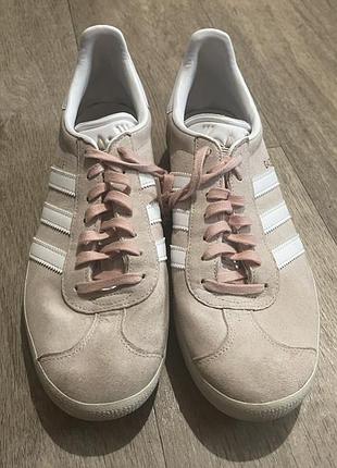 Кросівки жіночі, adidas, зауважень немає, розмір 42