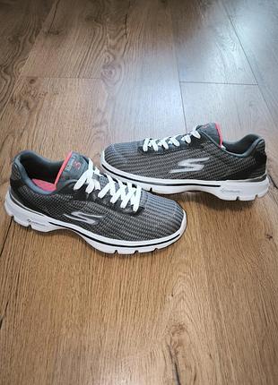 Женские кроссовки skechers
