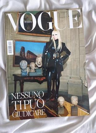 Коллекционный журнал моды и красоты с донателла уерсаче,vogue italia 2022 No858