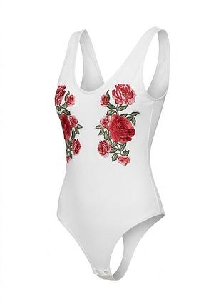 Pull&bear фірмове брендове жіноче на кнопках боді бодік з вишивкою нашивкою квітами відкритою спиною біле літнє