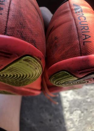 Взуття для футболу nike рожевого кольору