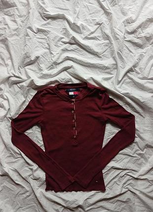 Брендовый бордовый лонгслив tommy hilfiger в рубчик