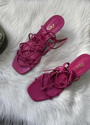 Шкіряні босоніжки zara