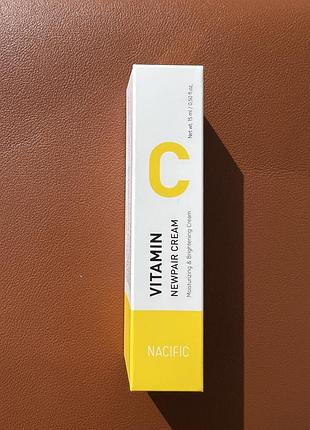 Зволожувальний і освітлювальний крем vitamin c nacific