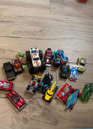 Лот оригинальных машинок hot wheels + бонус – все за 350 грн