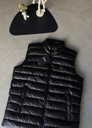 Новинка❗️❗️❗️
🔥безрукавка hugo boss black экокожа