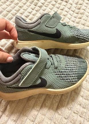 Кроссовки nike revolution 4 дитячі 27 розмір