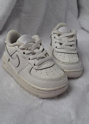 Детские кроссовки nike force 1 low. младшая версия классической модели air force 1. 22р