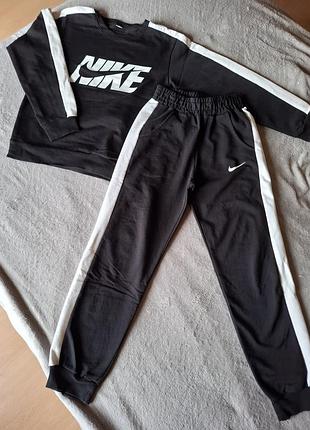 Спортивный костюм nike (свитшот и штаны), размер 134