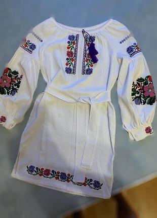Вышитое платье на девочку, лен, р. 140 см.
